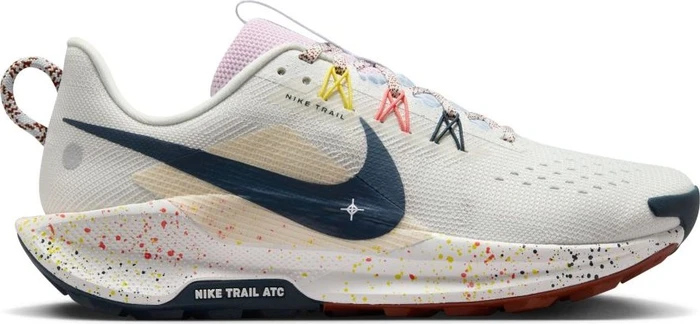 Nike Pegasus Trail 5 summit white/football grey/pink foam/armory navy (Damen)