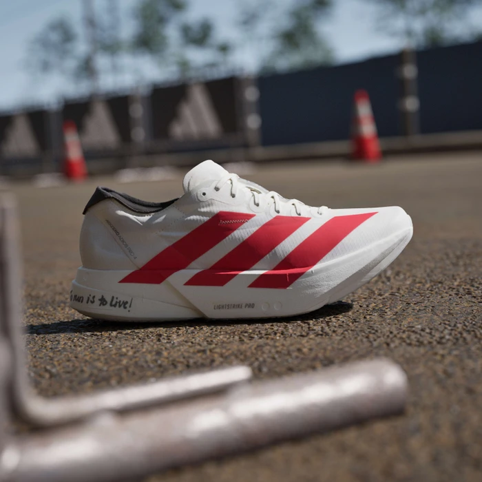 adidas Adizero Adios Pro 4 off white/better scarlet/core black (Herren)