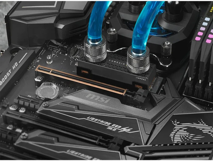 Corsair Force Series MP600 Pro XT Hydro X 4TB, M.2 2280 / M-Key / PCIe 4.0 x4, Kühlkörper