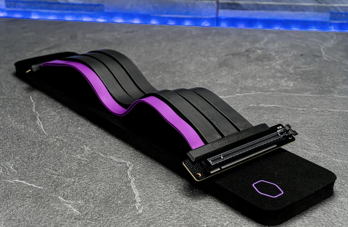 Cooler Master Riser Cable, gewinkelt, PCIe 4.0, 200mm, schwarz