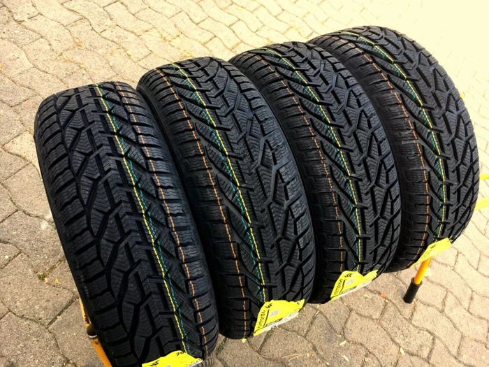 Kormoran Snow 215/55 R18 99V XL