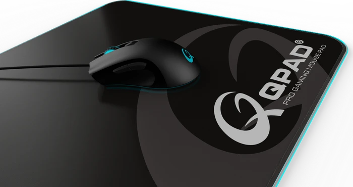 QPAD FLX900 Pro Gaming RGB Mousepad, Large Size, schwarz