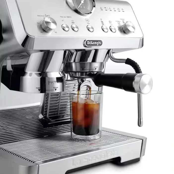 DeLonghi EC 9555.M La Specialista Opera