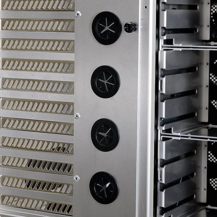 Lian Li PC-A79B schwarz, schallgedämmt