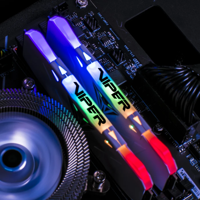 Patriot Viper RGB weiß UDIMM 16GB Kit, DDR4-2666, CL15-17-17-35, 1RX8