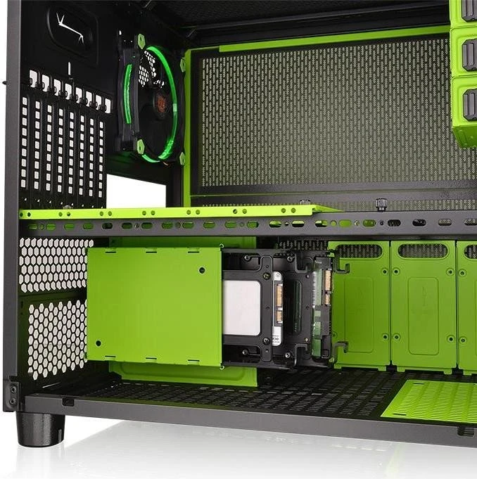 Thermaltake Core X5 Riing Edition, Acrylfenster