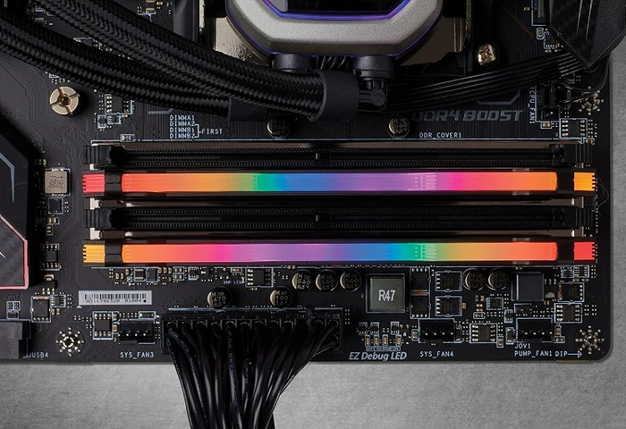Corsair Vengeance RGB PRO schwarz UDIMM 16GB Kit, DDR4-3200, CL16-18-18-36