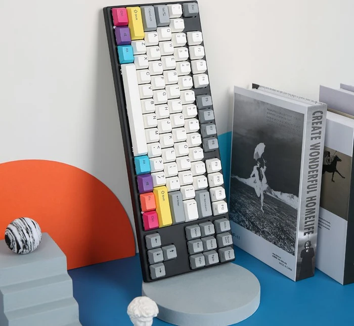 Varmilo VEA87, CMYK, TKL, LEDs weiß, MX BROWN, USB, US