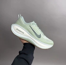 Nike Vomero Plus jade horizon/sail/light silver/black spruce (Herren)