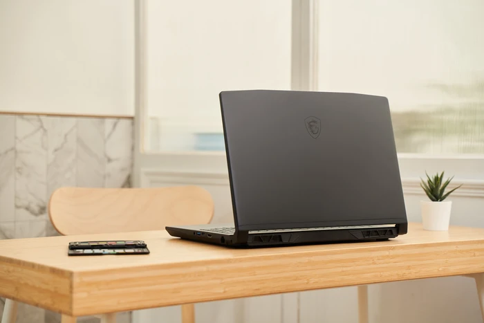 MSI Creator M16 A11UC-662, Core Black, Core i7-11800H, 16GB RAM, 1TB SSD, GeForce RTX 3050, DE