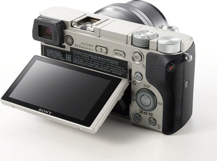 Sony Alpha 6000 silber mit Objektiv E PZ 16-50mm 3.5-5.6 OSS und E 55-210mm 4.5-6.3 OSS