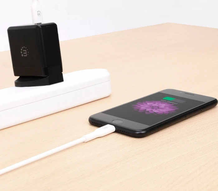 Manhattan USB-C auf Lightning Sync-/Ladekabel 0.5m weiß