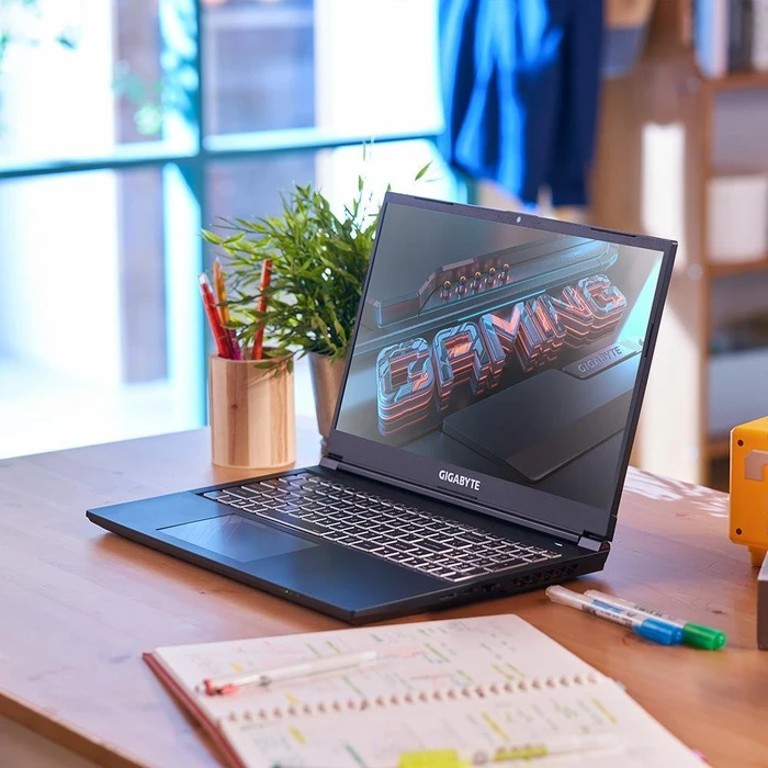 GIGABYTE G5, Core i5-12500H, 8GB RAM, 512GB SSD, GeForce RTX 3050, DE