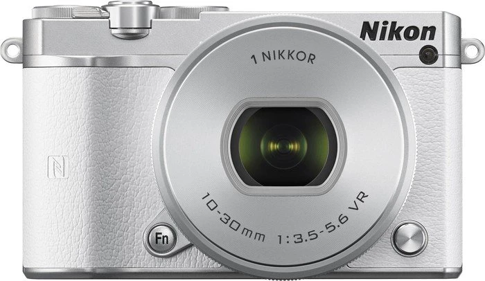 Nikon 1 J5 weiß mit Objektiv 1 NIKKOR 10-30mm 3.5-5.6 PD-Zoom VR