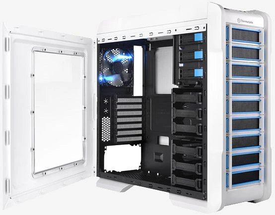 Thermaltake Chaser A31 Snow Edition, Acrylfenster