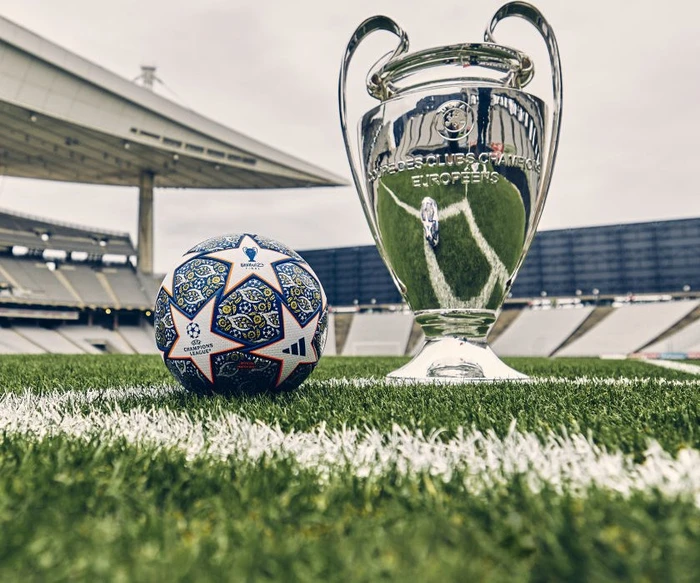 adidas UCL Pro Istanbul Fußball