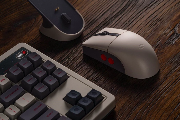 8BitDo Retro R8 Mouse mit Ladestation, N Edition, grau/rot, USB/Bluetooth