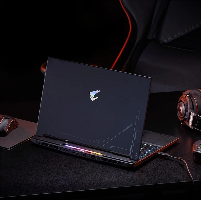 GIGABYTE AORUS 15X, Core i7-13650HX, 16GB RAM, 1TB SSD, GeForce RTX 4070, DE