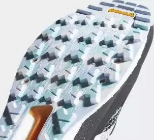 adidas Terrex Free Hiker Parley core black/cloud white/real gold (Damen)