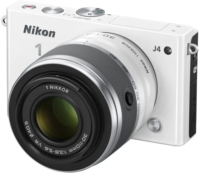 Nikon 1 J4 weiß mit Objektiv 1 NIKKOR 10-30mm 3.5-5.6 PD-Zoom VR und 1 NIKKOR 30-110mm 3.8-5.6 VR