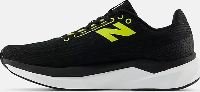 New Balance FuelCell Propel v5 black/tea tree/magnet (Herren)