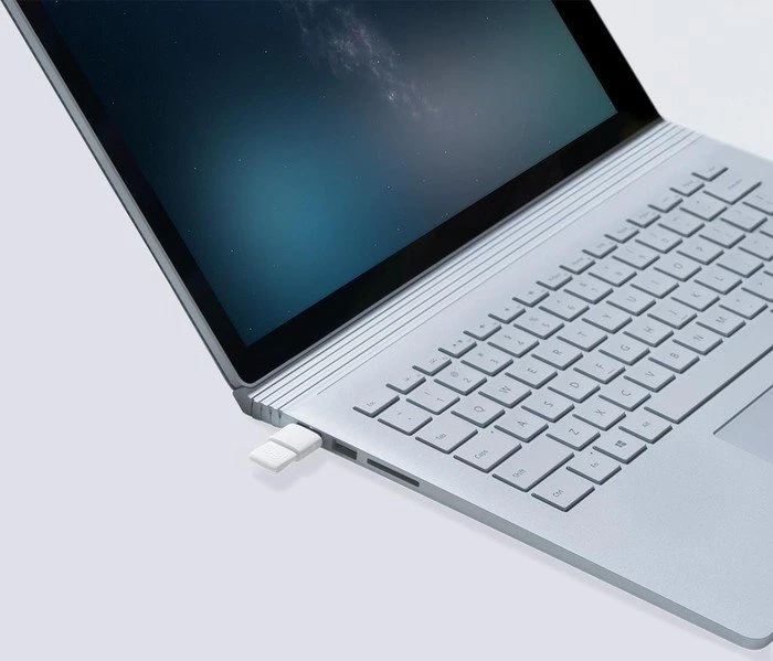 Logitech Spotlight Plus, USB-A/Bluetooth