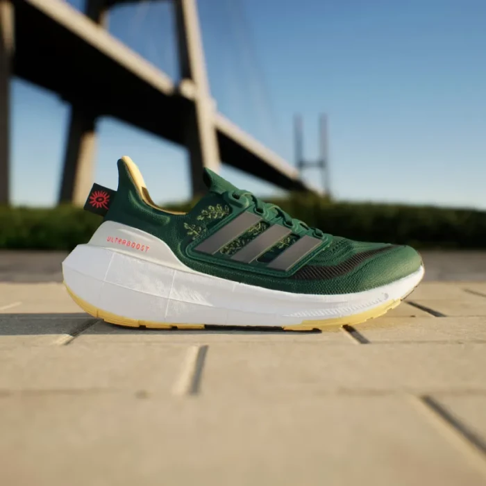 adidas Ultraboost Light collegiate green/iron metallic/spark