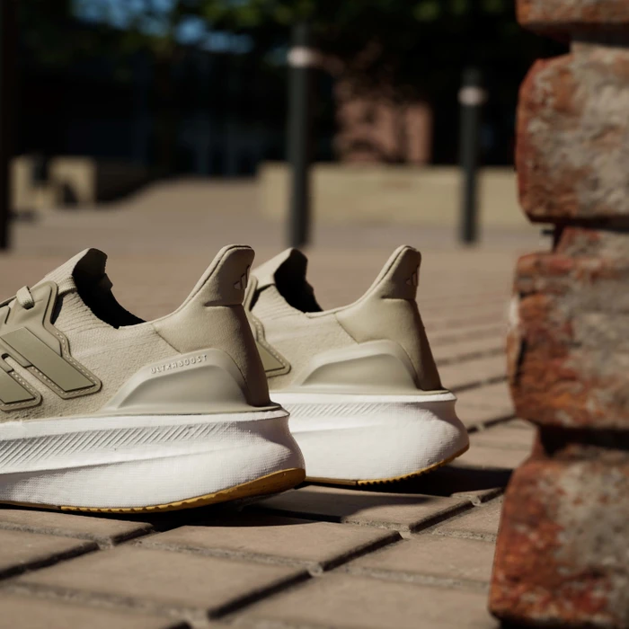 adidas Ultraboost 5 putty grey/zero metallic (Damen)