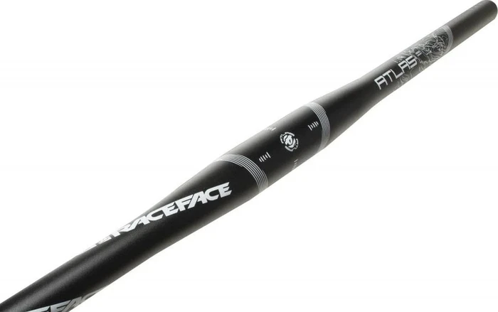 RaceFace Atlas 31.8mm/9° up Flatbar Lenker 785mm schwarz