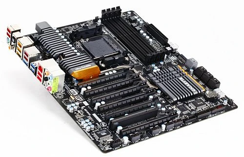 GIGABYTE GA-990FXA-UD7 (AMD AM3+)