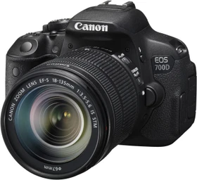 Canon EOS 700D mit Objektiv EF-S 18-135mm 3.5-5.6 IS STM