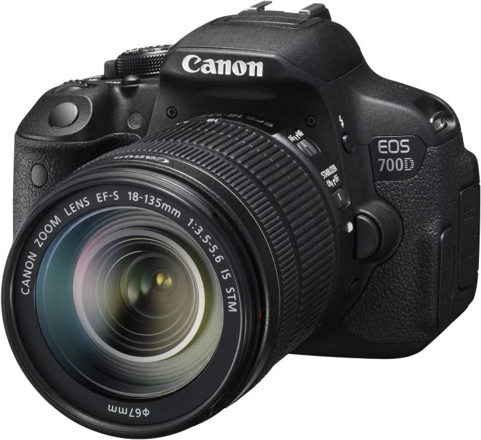 Canon EOS 700D mit Objektiv EF-S 18-135mm 3.5-5.6 IS STM