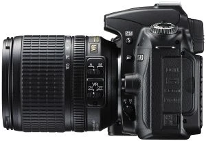 Nikon D90 mit Objektiv AF-S DX 18-105mm 3.5-5.6 G ED VR und EN-EL3e Li-Ionen-Akku