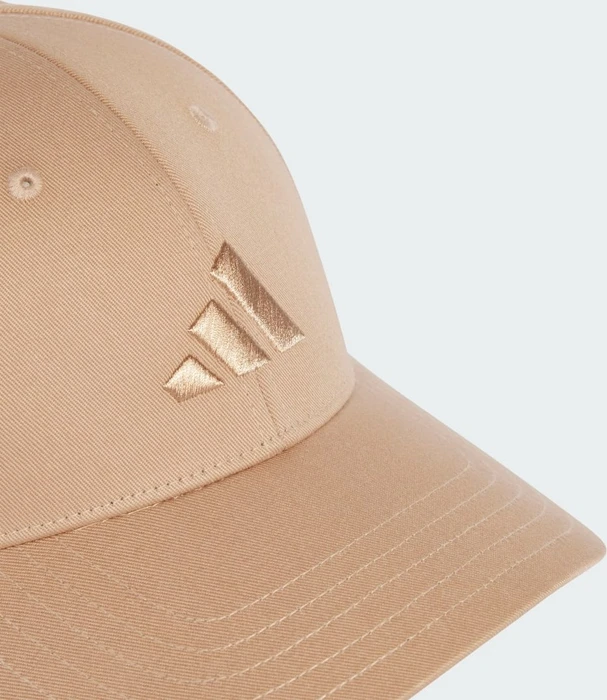 adidas New Logo Baseball Kappe warm sandstone