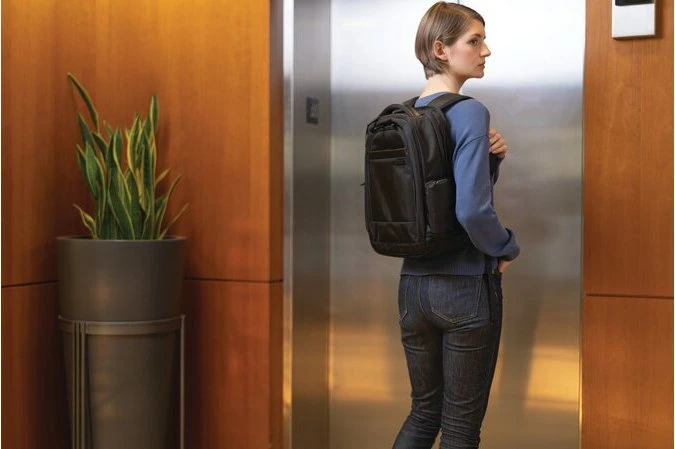 Kensington Contour 2.0 Business 14" Laptop Rucksack schwarz