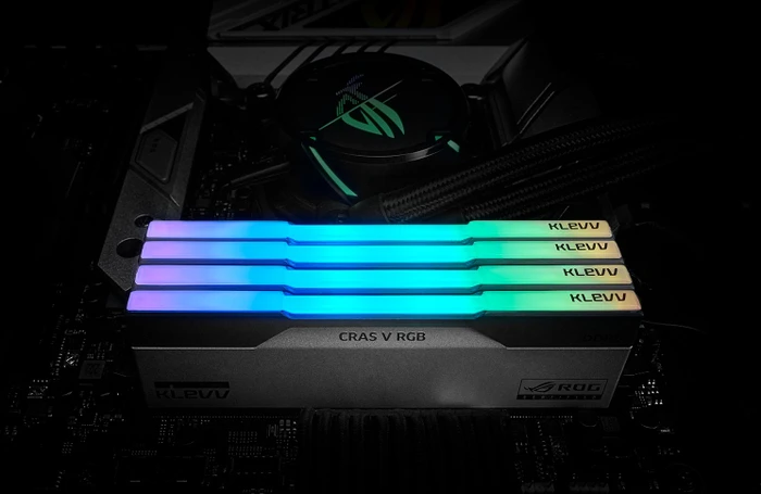 Klevv Cras V RGB ROG Certified weiß/schwarz UDIMM 32GB Kit, DDR5-6200, CL32-38-38-78