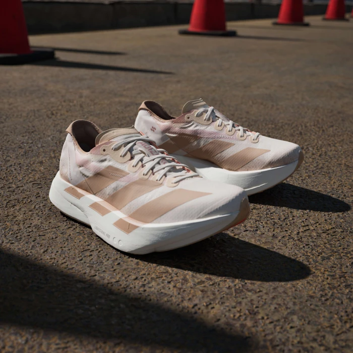 adidas Adizero Adios Pro 4 chalk white/warm sandstone/semi impact orange (Damen)