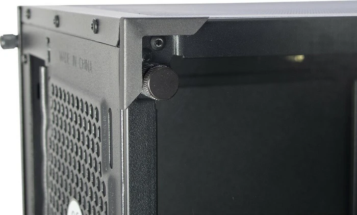 Inter-Tech C-303 Mirror, Glasfenster