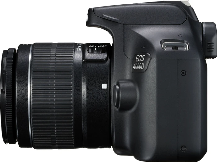 Canon EOS 4000D mit Objektiv EF-S 18-55mm 3.5-5.6 und EF 75-300mm 4.0-5.6 III