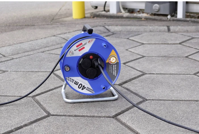 Brennenstuhl Garant IP44 Gewerbe-/Baustellen-Kabeltrommel, Schuko auf 3x Schuko, 40m, IP44, H07RN-F 3G1,5