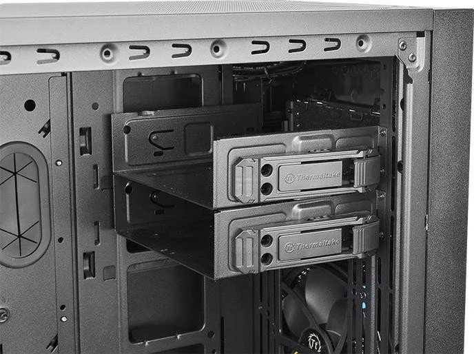 Thermaltake Core X71, Acrylfenster