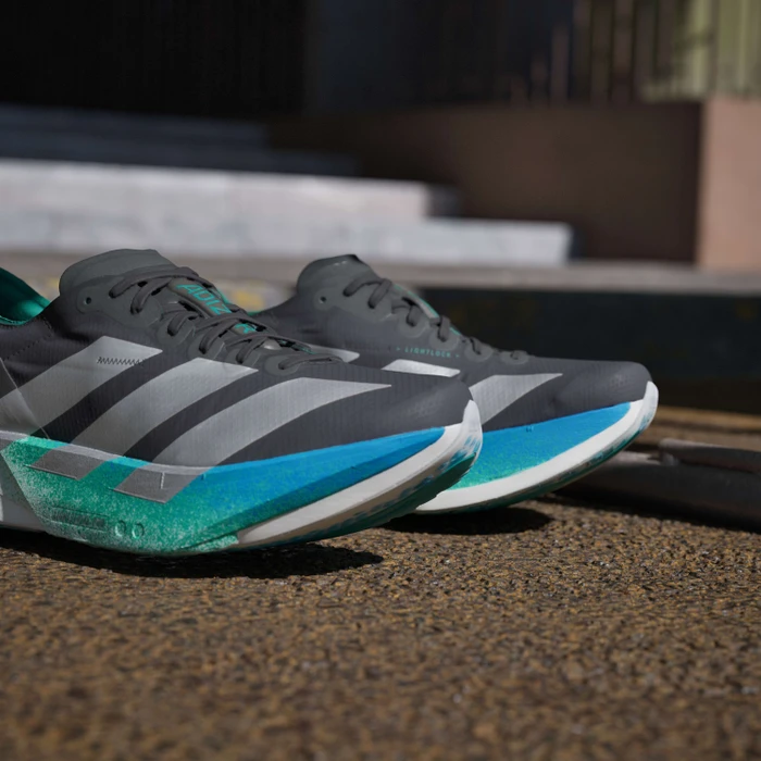 adidas Adizero Adios Pro 4 core black/matte silver/glory green (Herren)