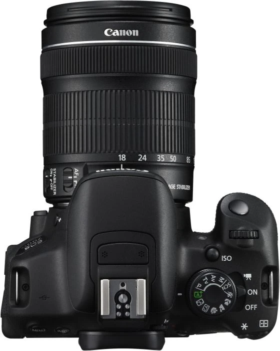 Canon EOS 700D mit Objektiv EF-S 18-135mm 3.5-5.6 IS STM