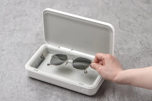 Samsung ITFIT UV-Desinfektionsbox mit induktiver Ladefunktion weiß