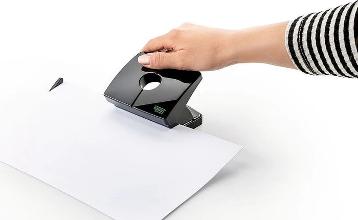 Novus B 220 re+new nachhaltiger Bürolocher, schwarz