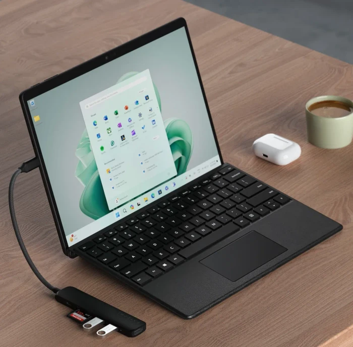 Satechi 6-in-1 Slim Multiport Adapter, schwarz, USB-C 3.1 [Stecker]