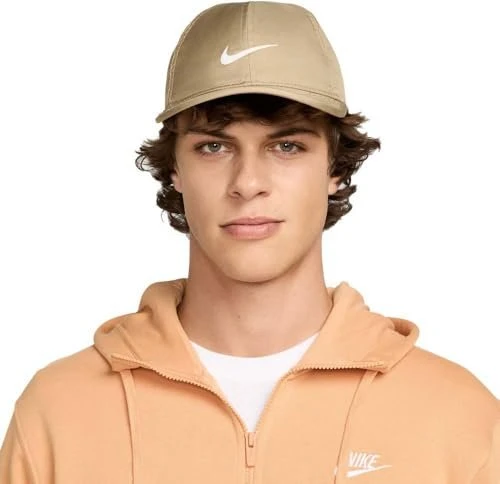Nike Dri-FIT Club unstrukturierte Metall-Swoosh Kappe parachute beige/metallic silver