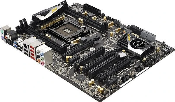ASRock X79 Extreme4 (Intel 2011-0)