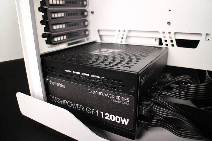 Thermaltake ToughPower GF1 1200W, ATX 2.4