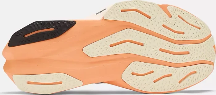 New Balance FuelCell Rebel v4 hot mango/angora/black (Herren)